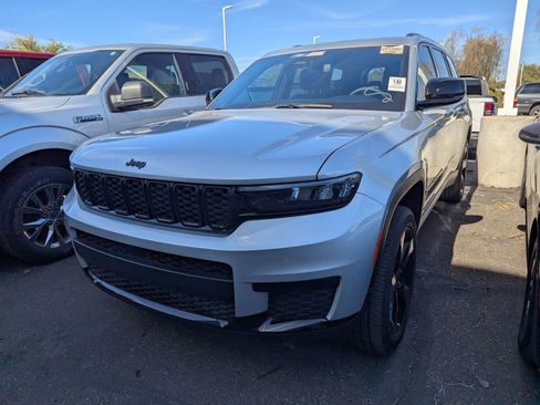 Used 2024 Jeep Grand Cherokee L Altitude image 6