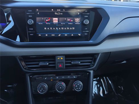 Certified 2023 Volkswagen Taos SE w/ Panoramic Sunroof Package FWD image 19