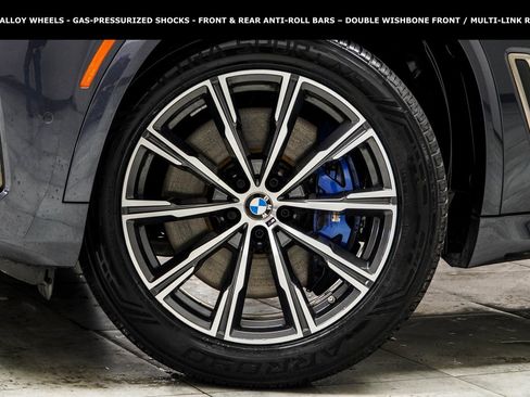 Used 2022 BMW X5 M50i w/ Premium Package image 3