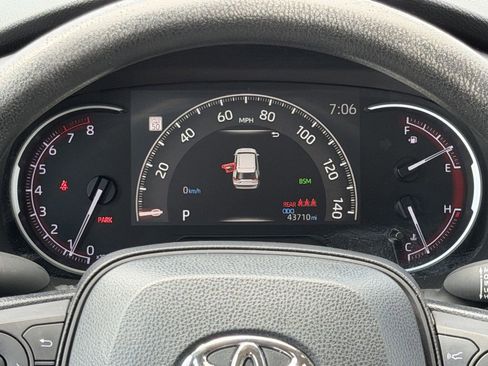 Used 2024 Toyota RAV4 XLE FWD image 16