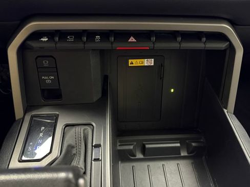 Used 2024 Toyota Tundra Limited AWD/4WD image 19