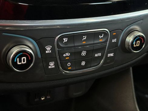 Used 2023 Chevrolet Traverse LT FWD image 24