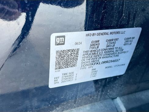Used 2024 Chevrolet Suburban Premier w/ Advanced Technology Package AWD/4WD image 35
