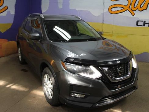Used 2018 Nissan Rogue SV AWD/4WD image 2