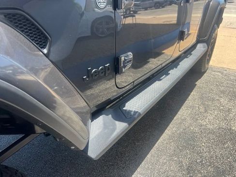 Used 2021 Jeep Gladiator Sport AWD/4WD image 8
