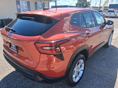 Used 2024 Chevrolet Trax LS w/ LS Convenience Package FWD image 5