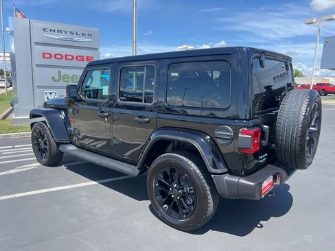 Used 2025 Jeep Wrangler Unlimited Sahara AWD/4WD image 18