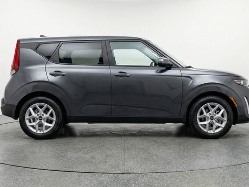 Used 2025 Kia Soul LX w/ LX Technology Package image 8