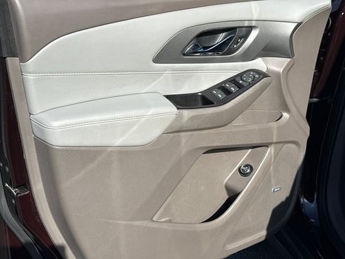 Used 2020 Chevrolet Traverse LT w/ LT Premium Package image 9