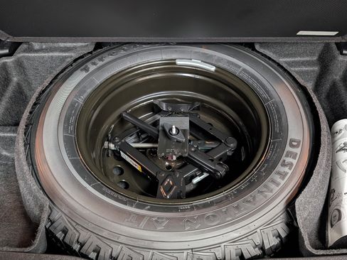 Used 2020 Jeep Cherokee Trailhawk w/ Cold Weather Group image 28