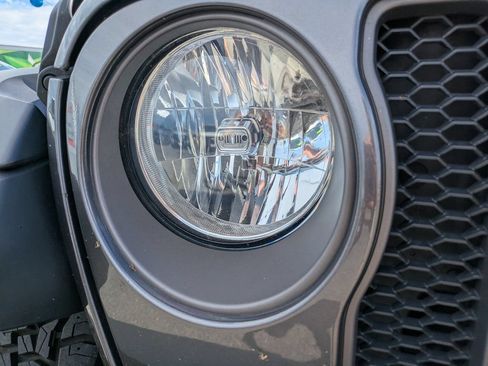 Used 2021 Jeep Wrangler Unlimited Rubicon AWD/4WD image 11