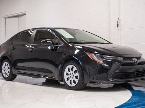 Used 2025 Toyota Corolla LE FWD image 5