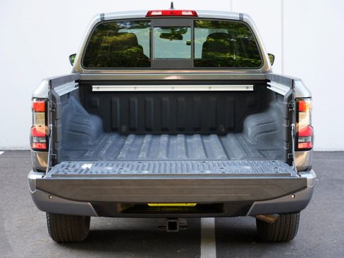 Used 2022 Nissan Frontier SV RWD image 9