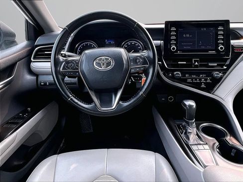 Used 2022 Toyota Camry SE FWD image 6