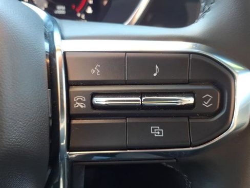 Used 2025 GMC Canyon Elevation image 17