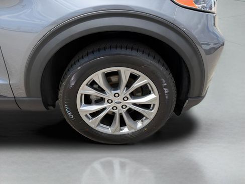 Certified 2022 Ford Explorer XLT w/ Equipment Group 202A AWD/4WD image 30