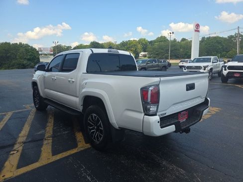 Used 2021 Toyota Tacoma TRD Sport w/ TRD Premium Sport Package AWD/4WD image 7