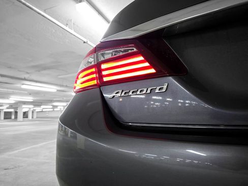 Used 2016 Honda Accord EX image 10