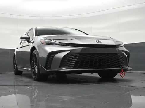 Used 2025 Toyota Camry SE FWD image 30