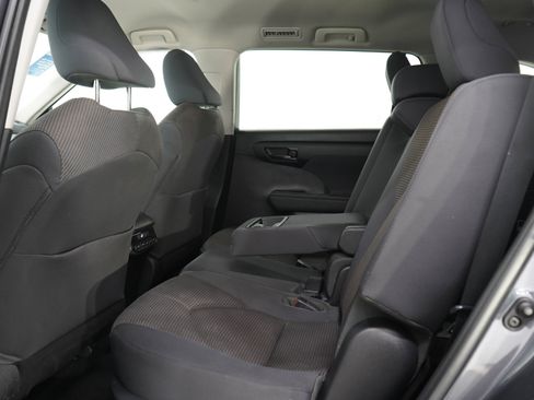 Used 2023 Toyota Highlander L AWD/4WD image 15