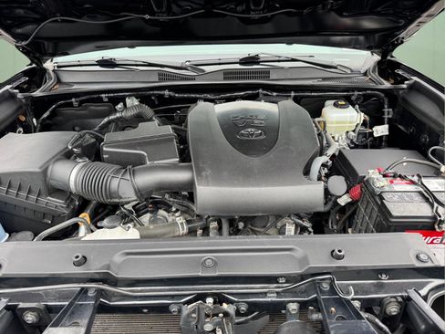 Used 2021 Toyota Tacoma TRD Off-Road image 13