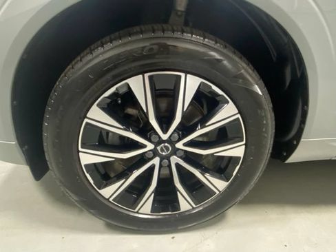 Used 2024 Volvo XC60 B5 Plus w/ Climate Package AWD/4WD image 5