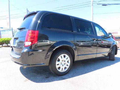 Used 2019 Dodge Grand Caravan SE FWD image 2
