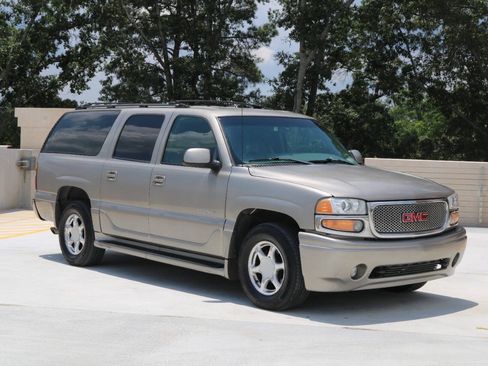 Used 2001 GMC Yukon XL Denali AWD/4WD image 1
