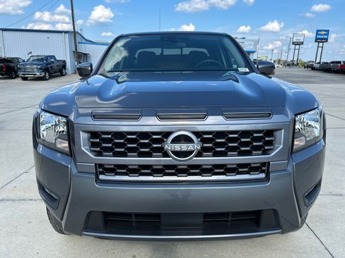 Used 2025 Nissan Frontier SV w/ SV Convenience Package RWD image 5