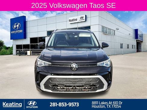 Used 2025 Volkswagen Taos SE image 2