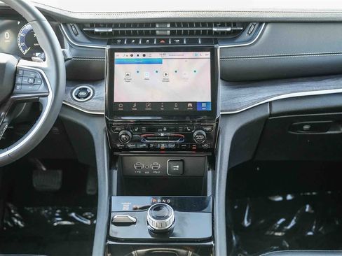 Used 2023 Jeep Grand Cherokee L Limited w/ Black Appearance Package image 12