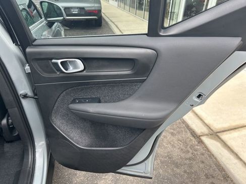 Certified 2025 Volvo XC40 B5 Core AWD/4WD image 12