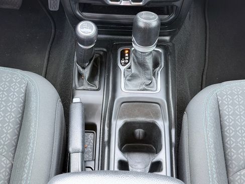 Used 2021 Jeep Wrangler Unlimited Sport AWD/4WD image 19
