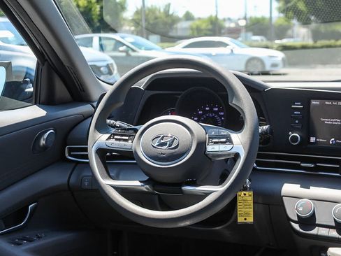 Used 2023 Hyundai Elantra SE FWD image 19