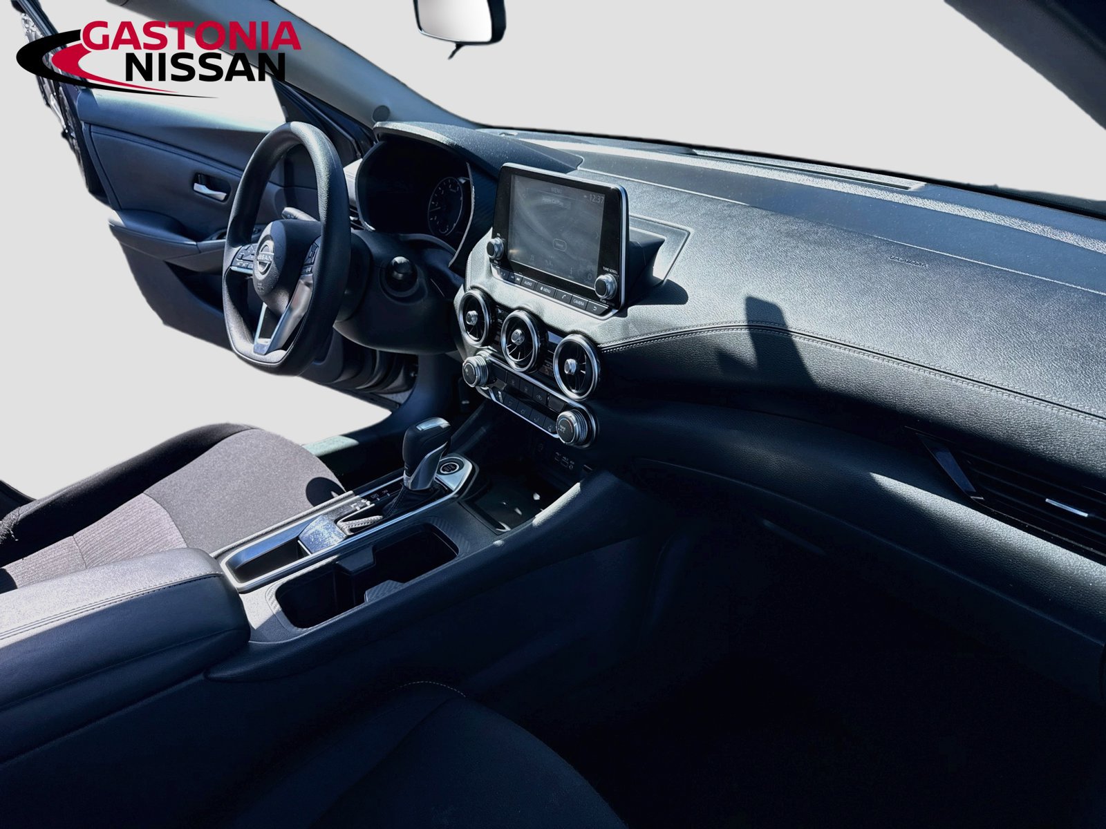 Used 2025 Nissan Sentra SV FWD image 35