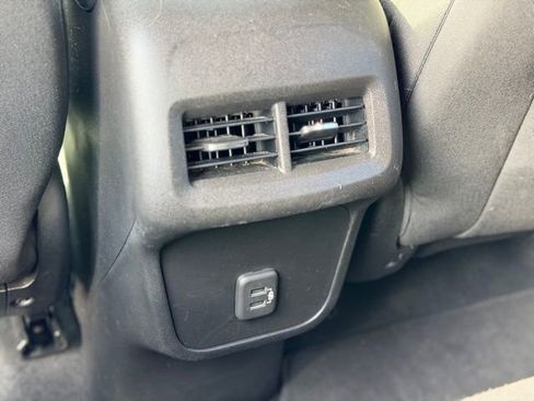 Used 2019 Chevrolet Equinox LT w/ Driver Convenience Package image 24