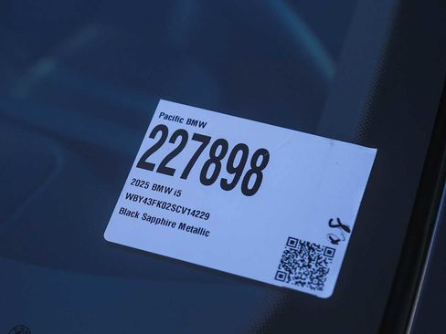 Used 2025 BMW i5 M60 w/ Premium Package image 24