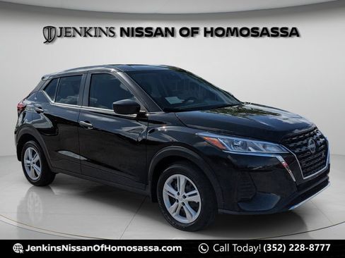 Certified 2025 Nissan Kicks Play S FWD image 1