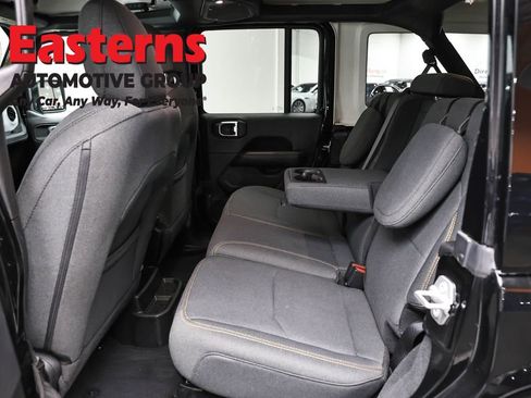 Used 2025 Jeep Wrangler Unlimited Sahara image 22