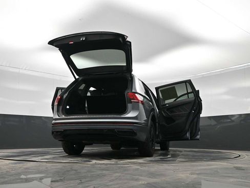 Used 2022 Volkswagen Tiguan SE R-Line image 42