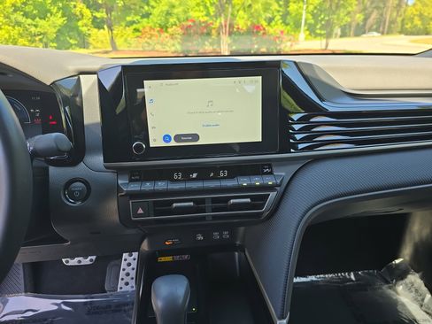 Used 2025 Toyota Camry SE FWD image 22