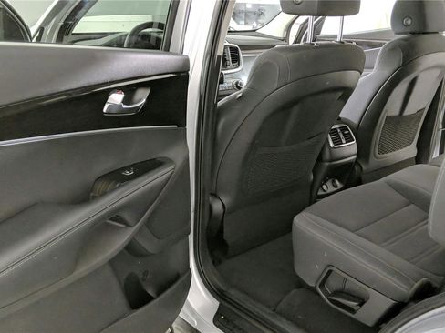 Used 2020 Kia Sorento AWD V6 image 23