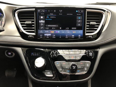 Certified 2024 Chrysler Pacifica Pinnacle image 26