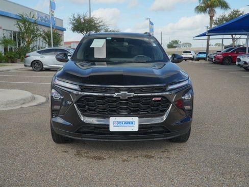 Used 2024 Chevrolet Trax RS w/ Sunroof Package FWD image 2