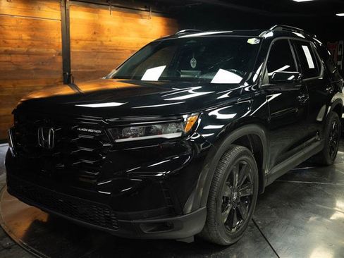 Used 2025 Honda Pilot Black Edition image 2