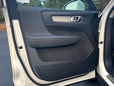 Used 2025 Volvo XC40 B5 Core w/ Protection Package Premier image 26