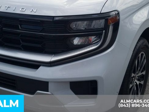 Used 2025 Ford Expedition Platinum AWD/4WD image 11