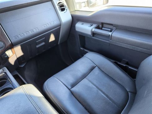 Used 2016 Ford F250 Lariat w/ Lariat Interior Package image 15