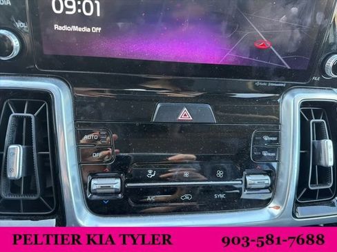 Certified 2022 Kia Sorento SX image 21