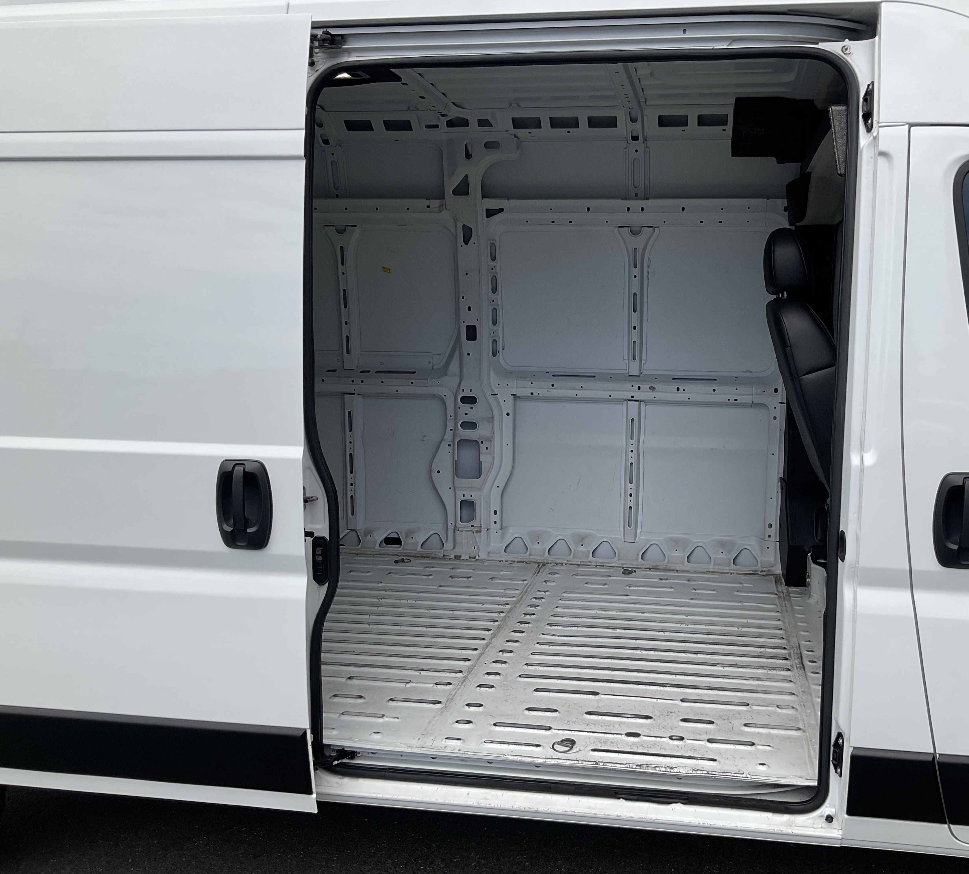 Used 2025 RAM ProMaster 2500 w/ Convenience Group FWD image 31